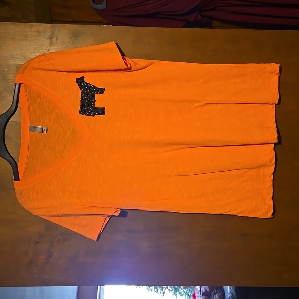 Orange vneck with steer